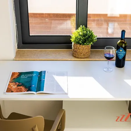 Penthouse Retreat For Couples In Historic Mosta شقة