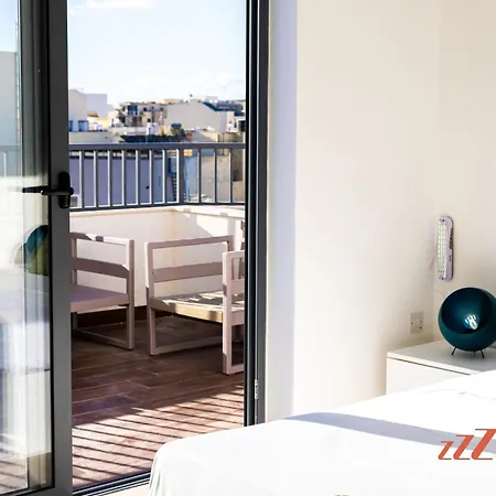Daire Penthouse Retreat For Couples In Historic Mosta *