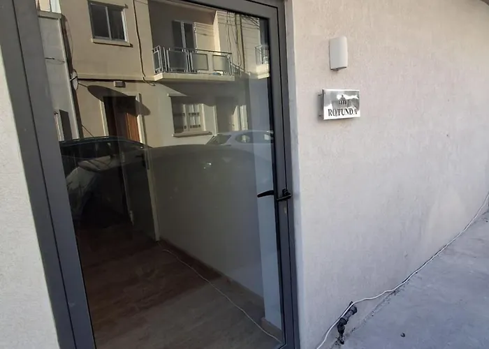 Apartment Penthouse Retreat For Couples In Historic Mosta *