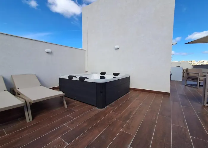 Apartment Penthouse Retreat For Couples In Historic Mosta *
