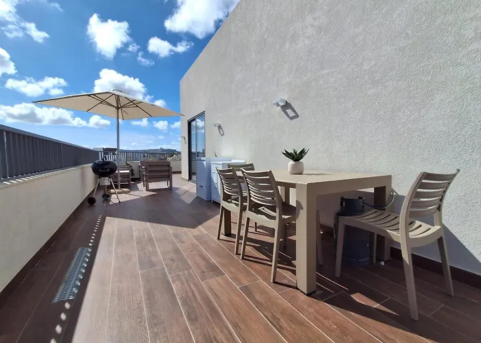 Apartment Penthouse Retreat For Couples In Historic Mosta *