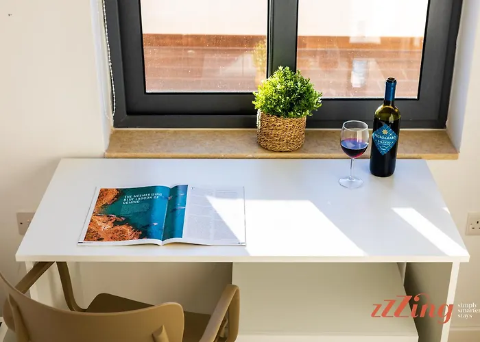 Penthouse Retreat For Couples In Historic Mosta Apartment