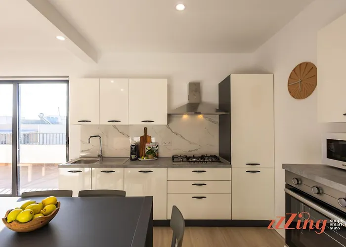 Penthouse Retreat For Couples In Historic Mosta Ta' Mlit