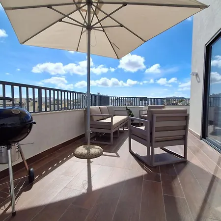 Penthouse Retreat For Couples In Historic Mosta Apartment *