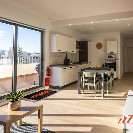 Penthouse Retreat For Couples In Historic Mosta Appartement *