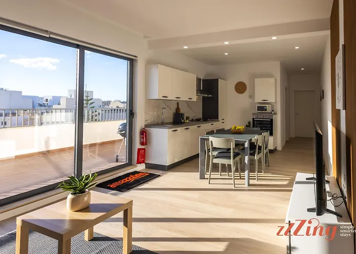 Penthouse Retreat For Couples In Historic Mosta Appartement *