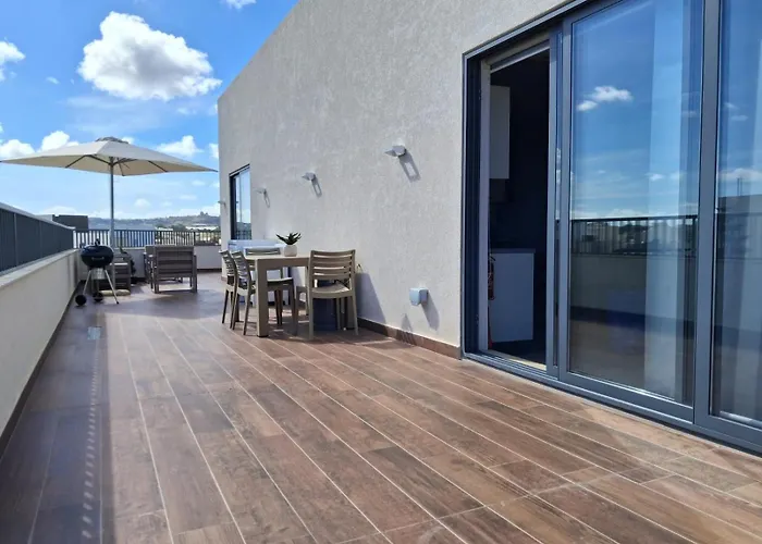 Penthouse Retreat For Couples In Historic Mosta *